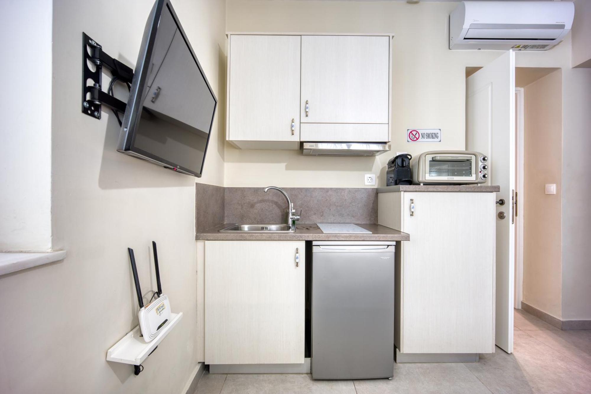 Bentzi...Boutique Apartment 1, Classic Double With Kitchenette, 2 Guests Atenas Exterior foto